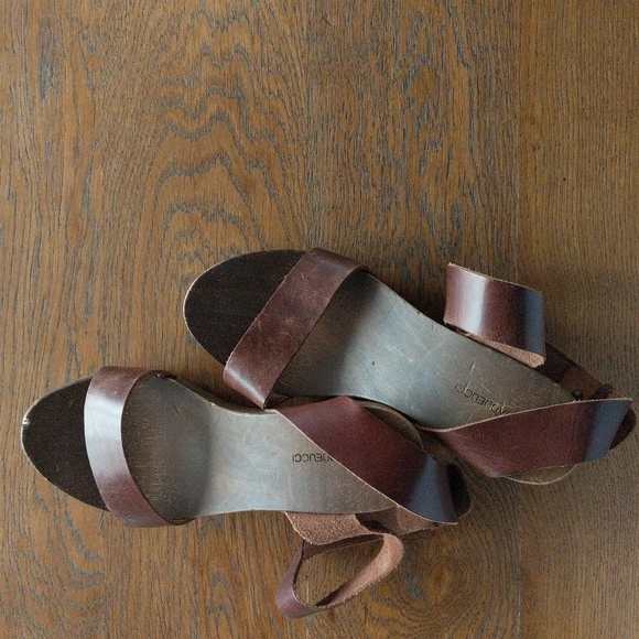 Giulia Taddeucci Ankle Strappy Wood Block Sandals - Picture 11 of 11